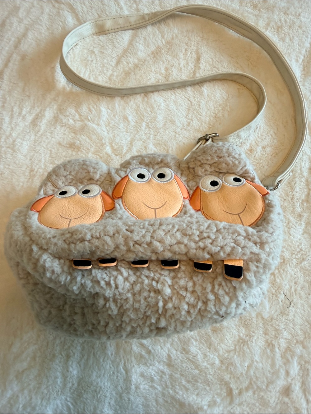 Disney Bo Peeps Billy Goat Gruff lounge fly crossbody from Toys Story 4 - Picture 6 of 12